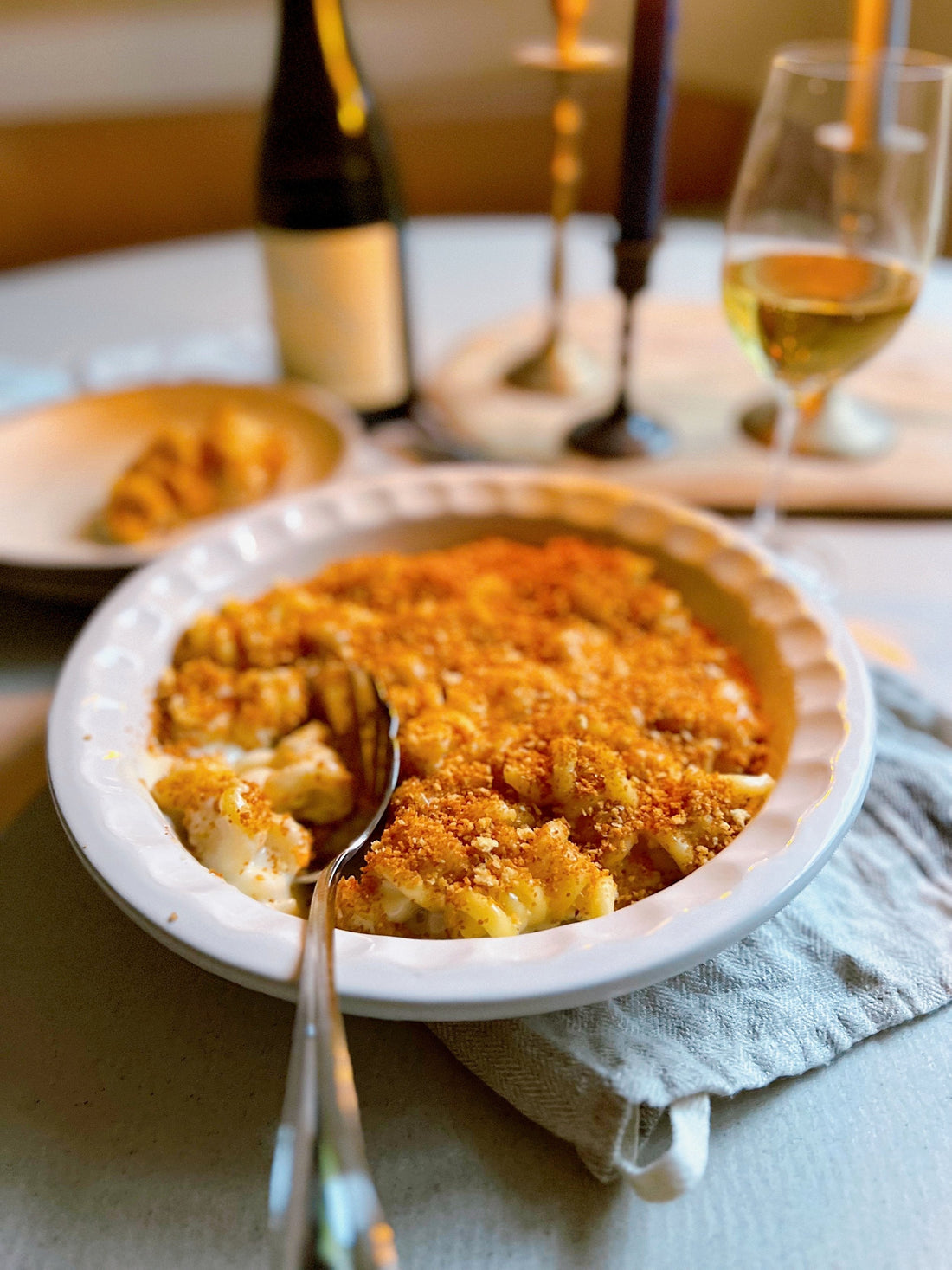 The Ultimate Comfort Food Trio: Perfect Wine, Burger & Mac and Cheese Pairings